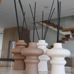 מפיץ הוריקן בכלי דמוי אבן צבע חום