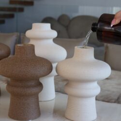 מפיץ הוריקן בכלי דמוי אבן צבע שמנת