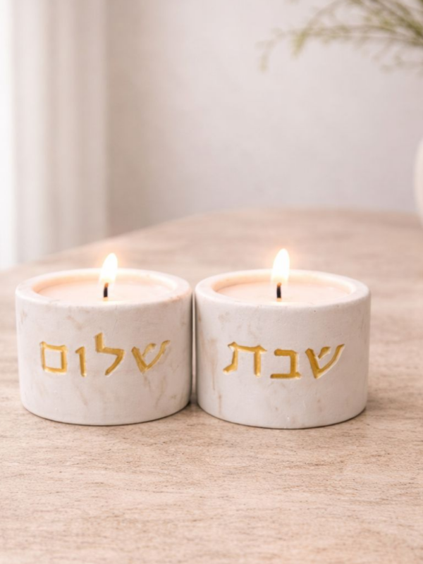 פמוטי שבת קטנים מרבל עם כיתוב זהב מבטון בעבודת יד