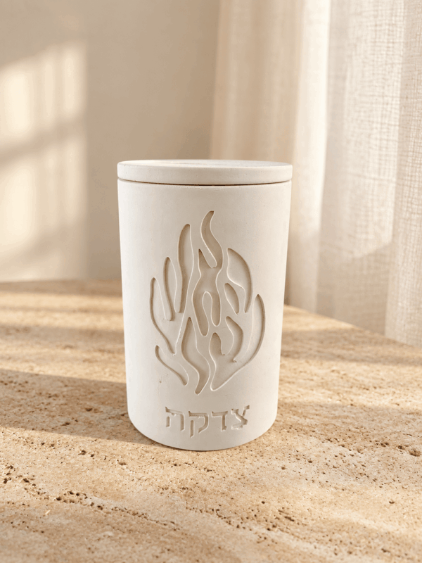 קופת צדקה מבטון דגם האש שלי עם חריטת להבה